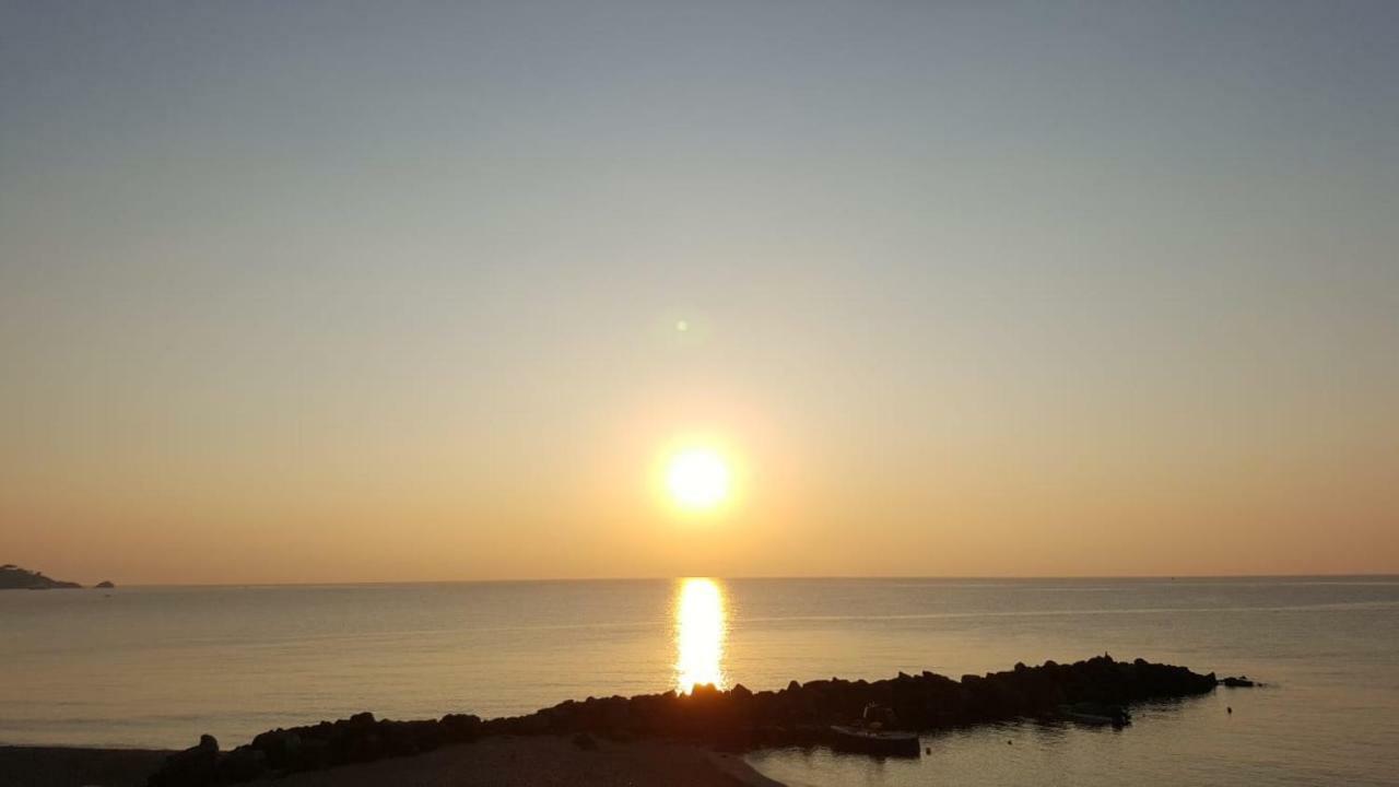 Teddu B&B Giardini Naxos Bagian luar foto